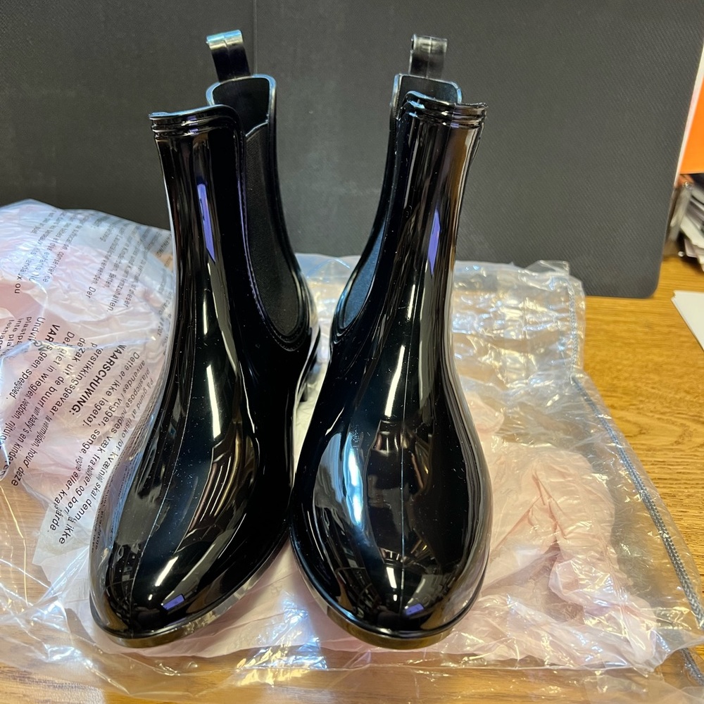 Women Black Patent Rain Booties